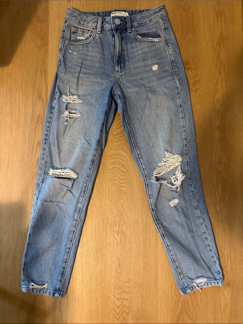 Garage Women’s mom Jeans - Light Blue Distressed